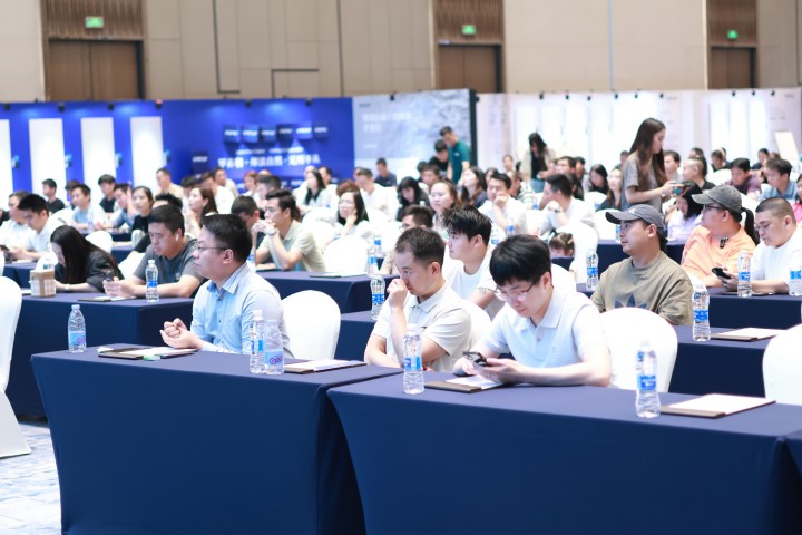 一場發(fā)布會，一場千人狂歡嘉年華 | 2025萬磊廣佛千人行完滿成功